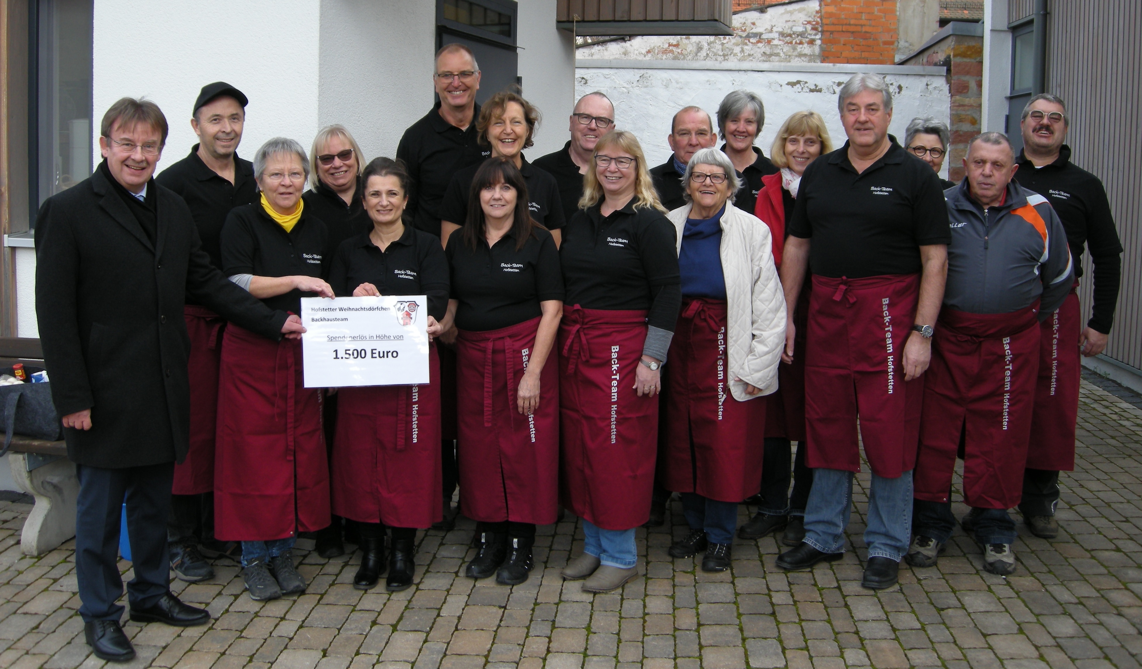 Spendenübergabe Bürgerstiftung_ Backhausteam