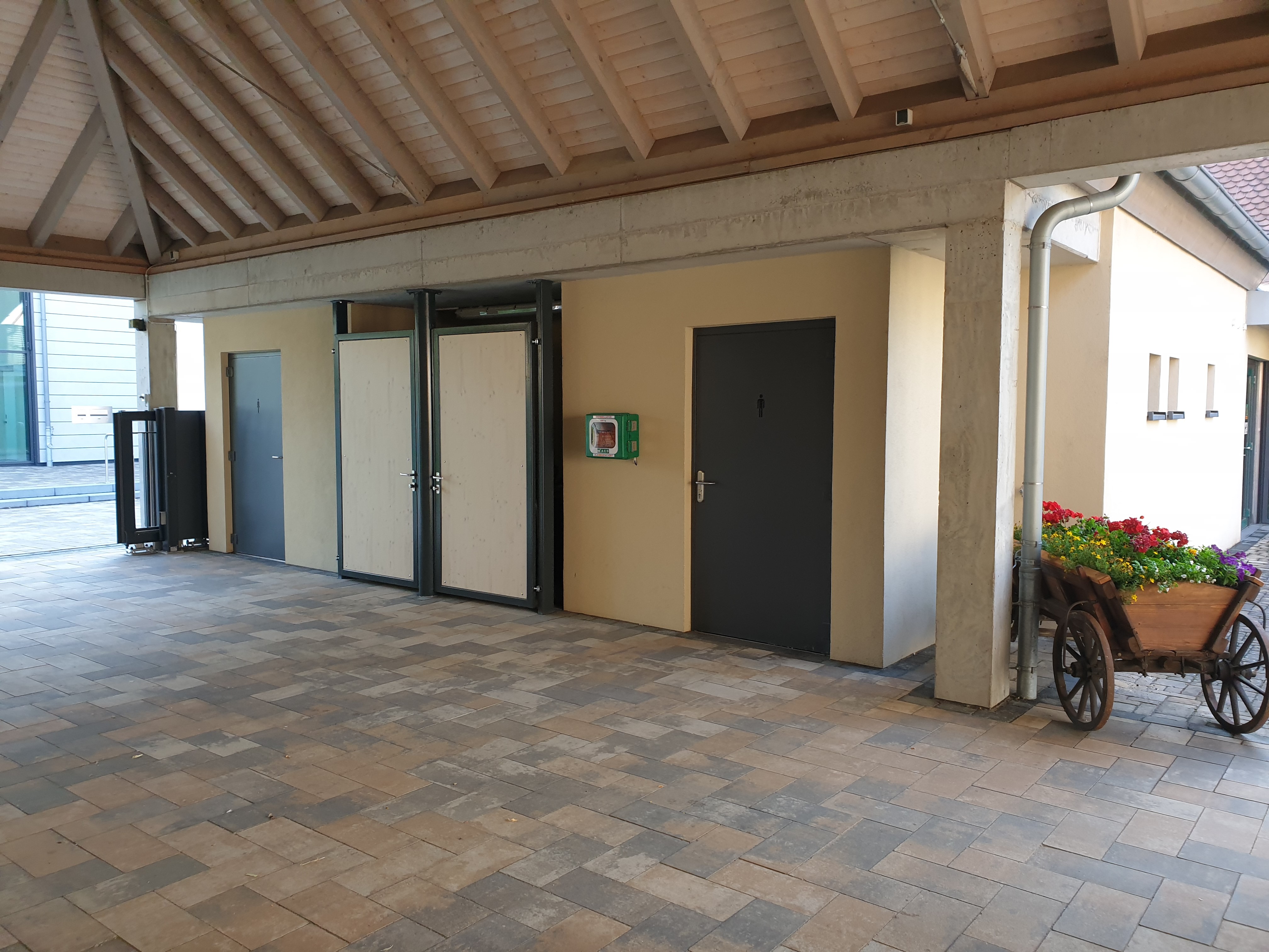 Öffentliche Toiletten Zehntscheune.jpg