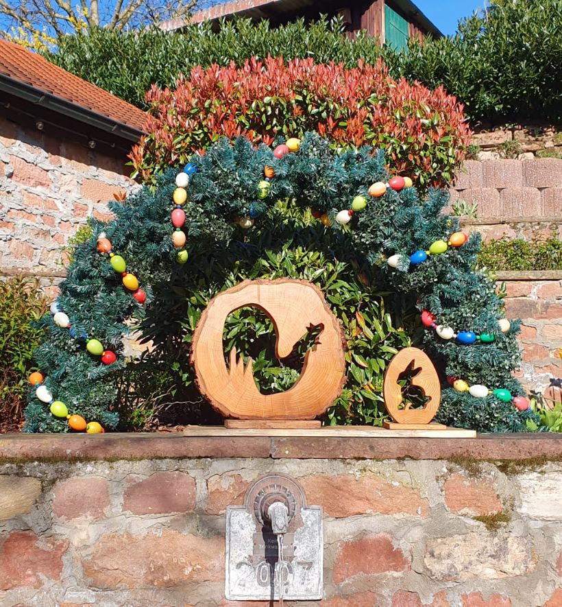 Osterschmuck Brunnenplatz.jpg