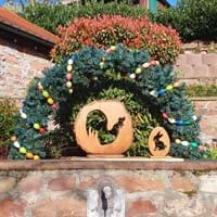Osterschmuck Brunnenplatz.jpg